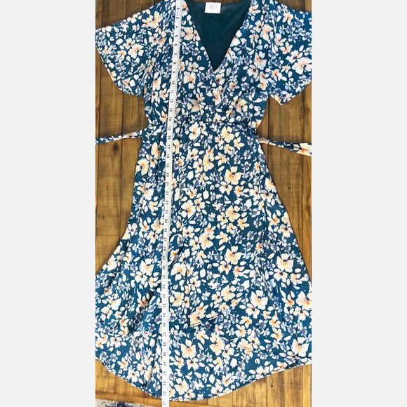 NWOT Sienna Sky Floral Midi Dress with Front Snap Closure – Flowy & Femi… - Picture 6 of 11